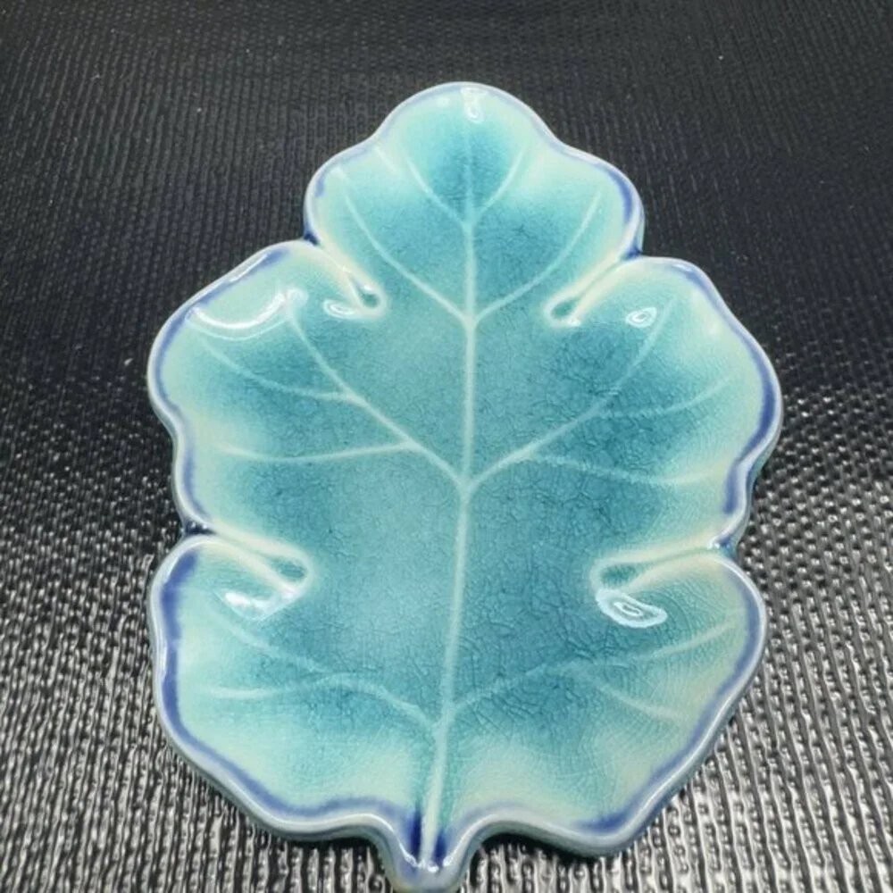 Pottery Dish vintage leaf